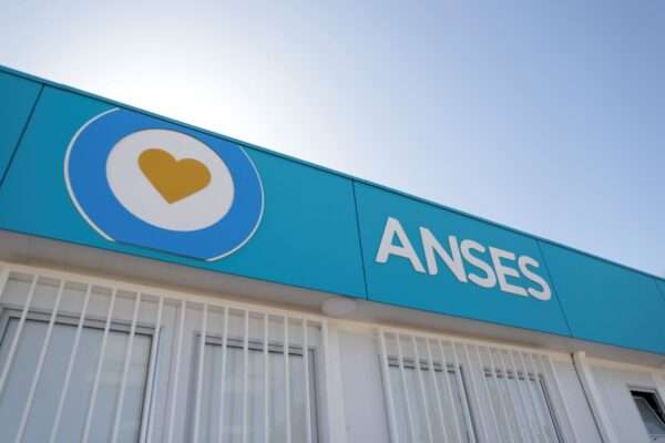 Anses comenzó a pagar el refuerzo para trabajadores informales Anses refuerzo a trabajadores informales
