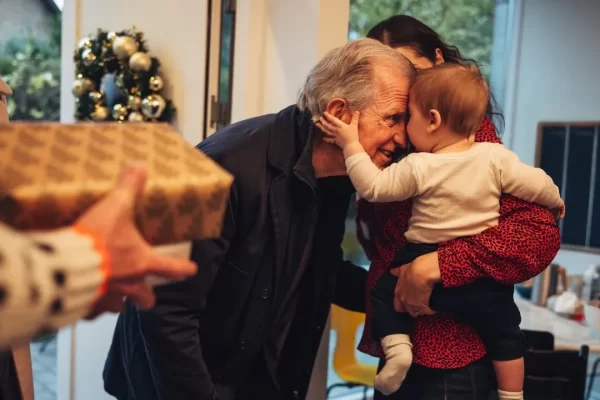 Reuniones Familiares: Guía de Supervivencia Navideña para estas Fiestas Reuniones Familiares