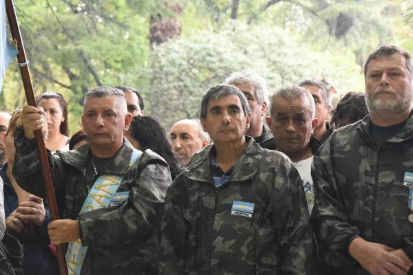 Vigilia en Homenaje a los Veteranos de Guerra y Caídos en Malvinas en San Martín Veteranos de Guerra