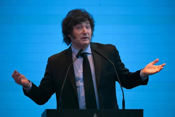 Milei: “Con semejante recorte del gasto les estoy devolviendo libertad a lo loco” milei apunto a la oposicion