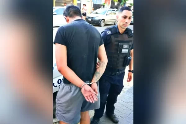 mujer golpeada en pilar