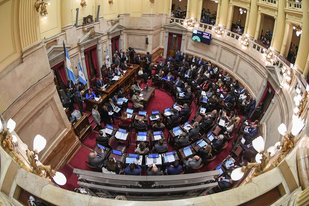 9 millones senadores sueldos