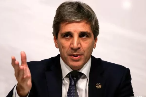 Caputo anuncia la llegada de las tarjetas de débito en dólares Caputo tarjesta en dólares 20240902 152410 0000