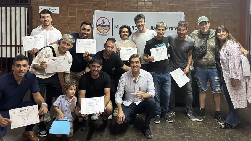 finalizo el primer nivel de la carrera oficial de director tecnico de futbol 1