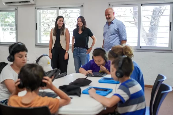Jugando a ser streamers: Vicente López utiliza un simulador con Inteligencia Artificial para que los chicos lean mejor Leer en Vivo SM