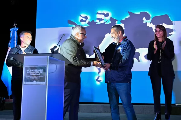 A 43 años de la gesta de 1982, Julio Zamora encabezó la tradicional vigilia en homenaje a los héroes de Malvinas  tigre malvinas