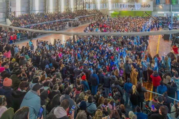 Juan Andreotti tomó la Promesa a la Bandera de alumnos de 58 escuelas de San Fernando promesa bandera 2025