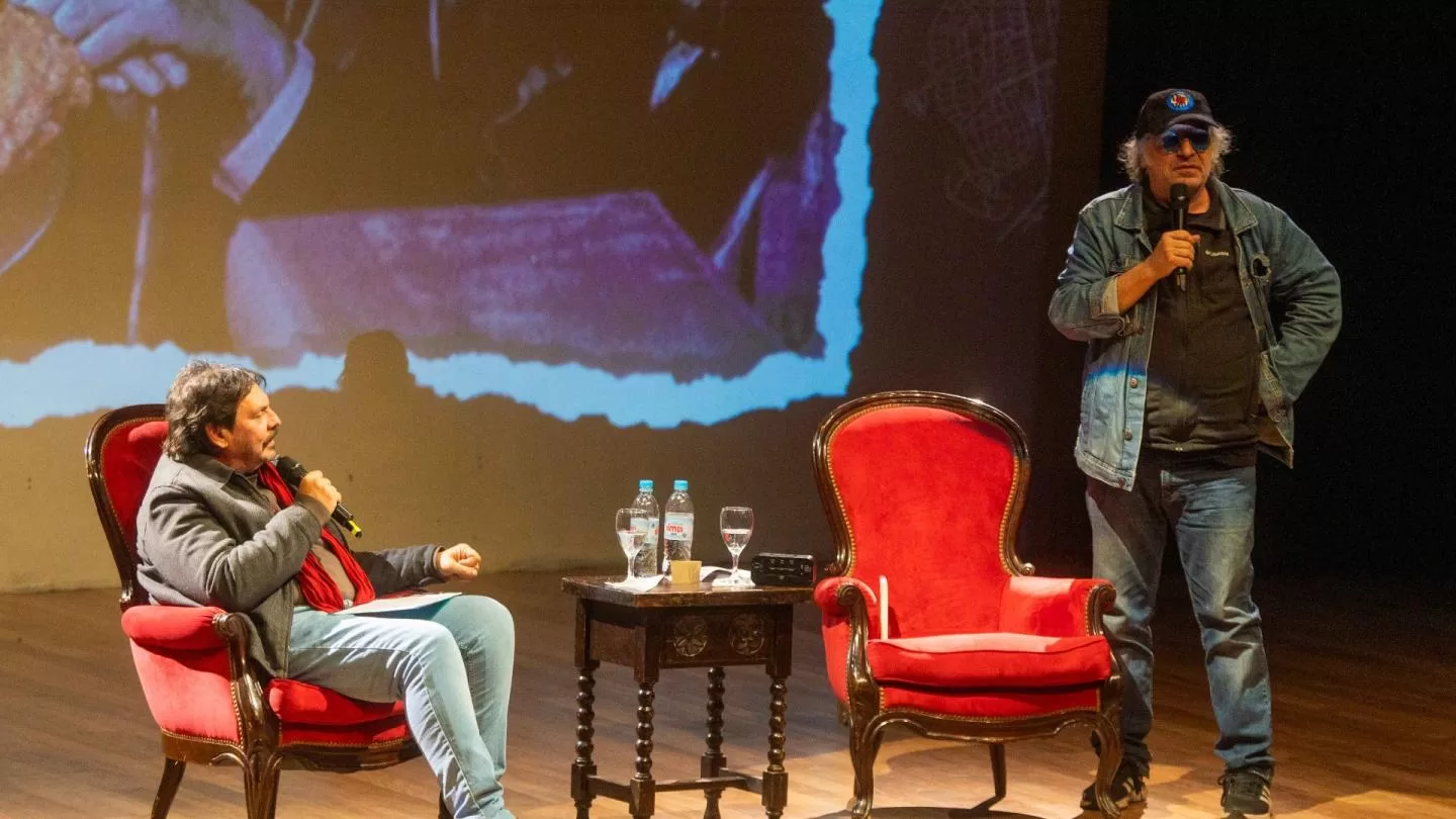 Felipe Pigna y Pedro Saborido se presentaron a sala llena en el Teatro Otamendi de San Fernando