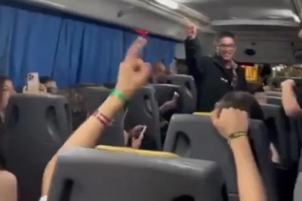 Investigan a la empresa que organizó el viaje donde se cantaron cánticos antisemitas Cantos antisemitas en viaje de egresados
