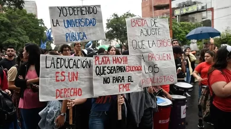 Toma estudiantes de la UBA