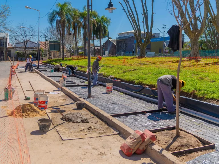 obra plaza tren de la costa