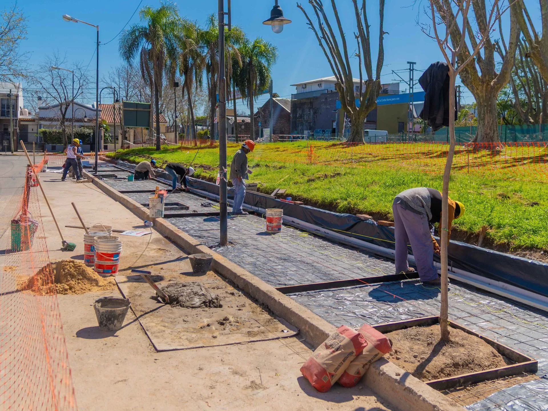 obra plaza tren de la costa