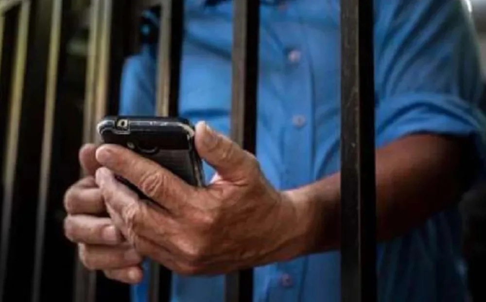presos con celulares
